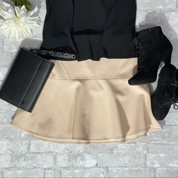 SOLD | 🔥SALE🔥 Club Monaco Cream Circle Skater Lined Skirt - Picture 8 of 15